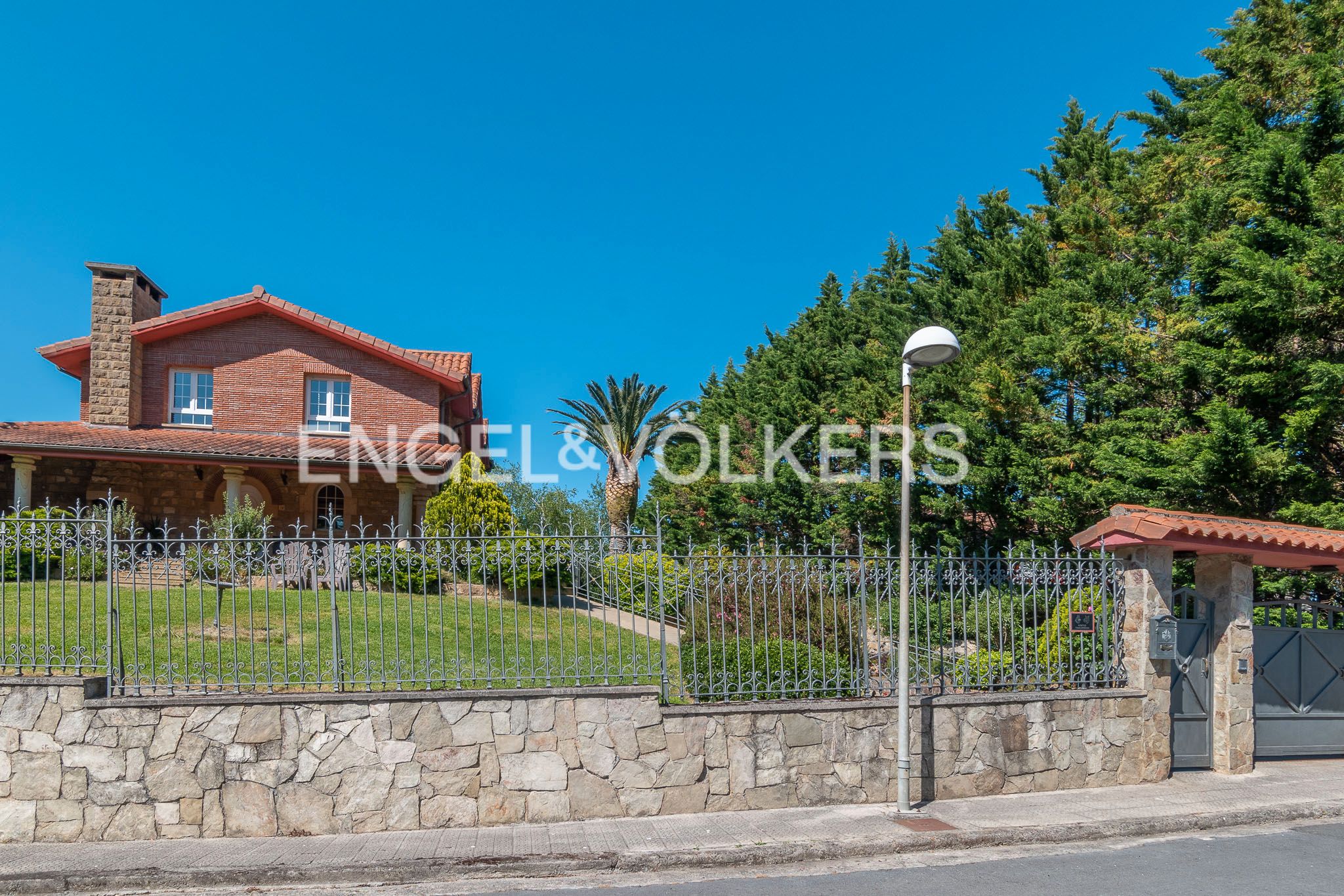 Exterior view of House or chalet for sale in Lekeitio  with Heating, Private garden and Storage room