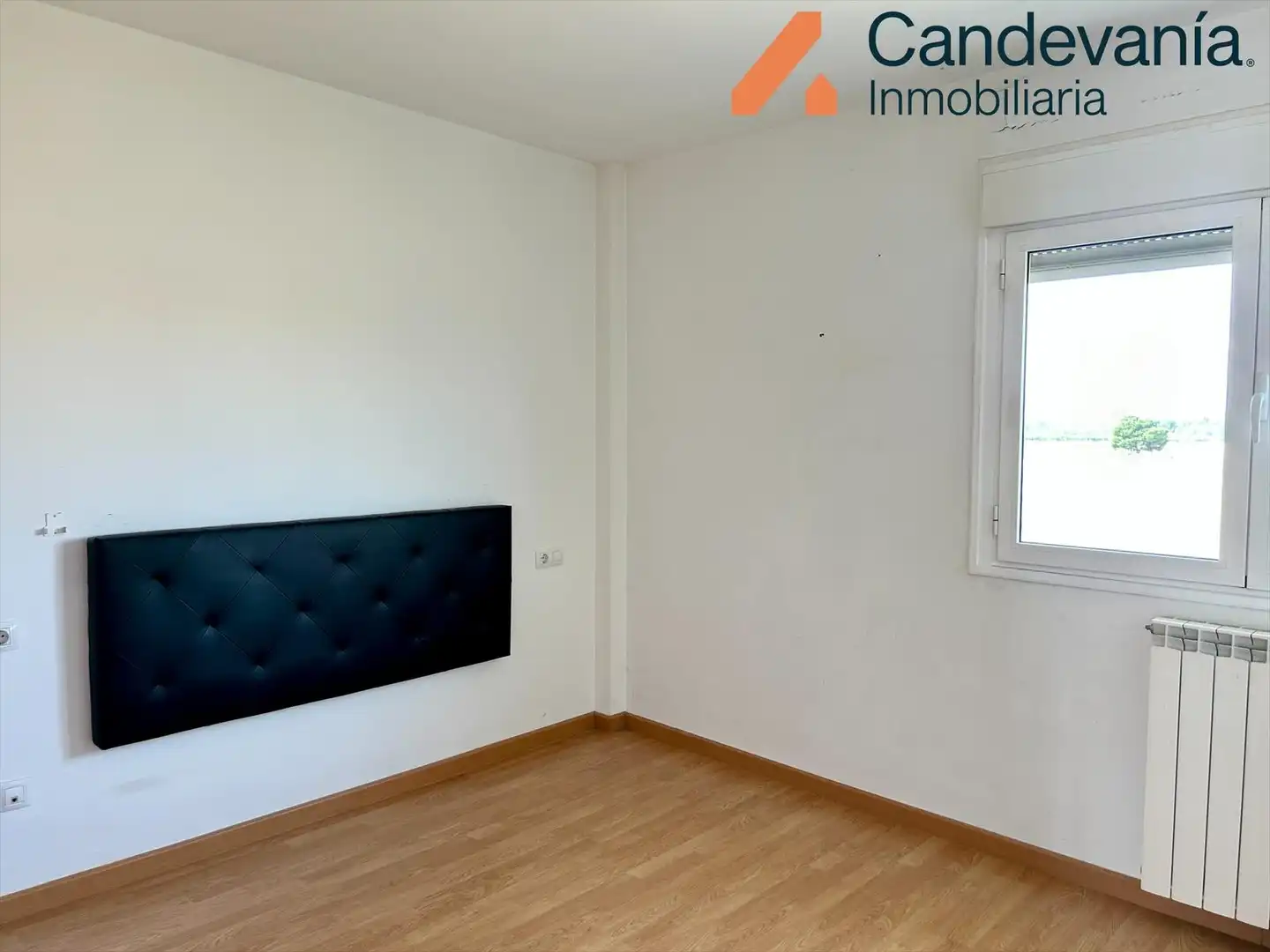 Casa adosada en venta en Zuera con Calefacción, Jardín privado y Parquet