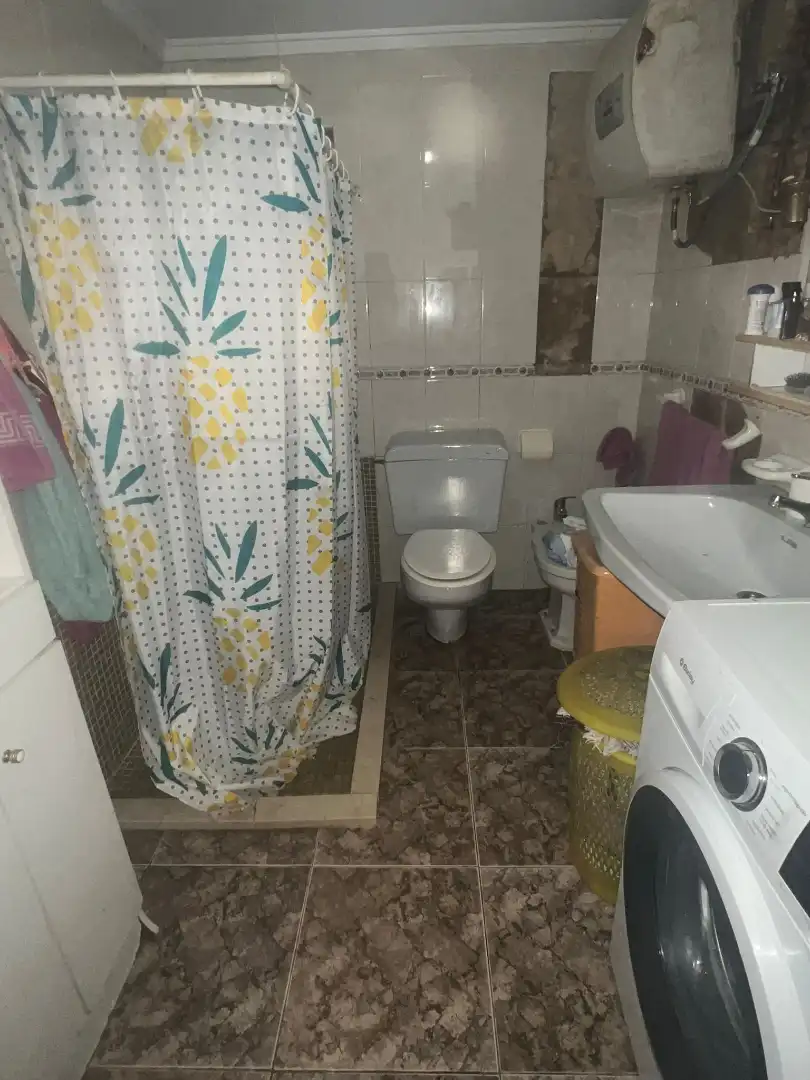 Bany de Casa o xalet en venda en La Pobla de Vallbona amb Terrassa i Balcó