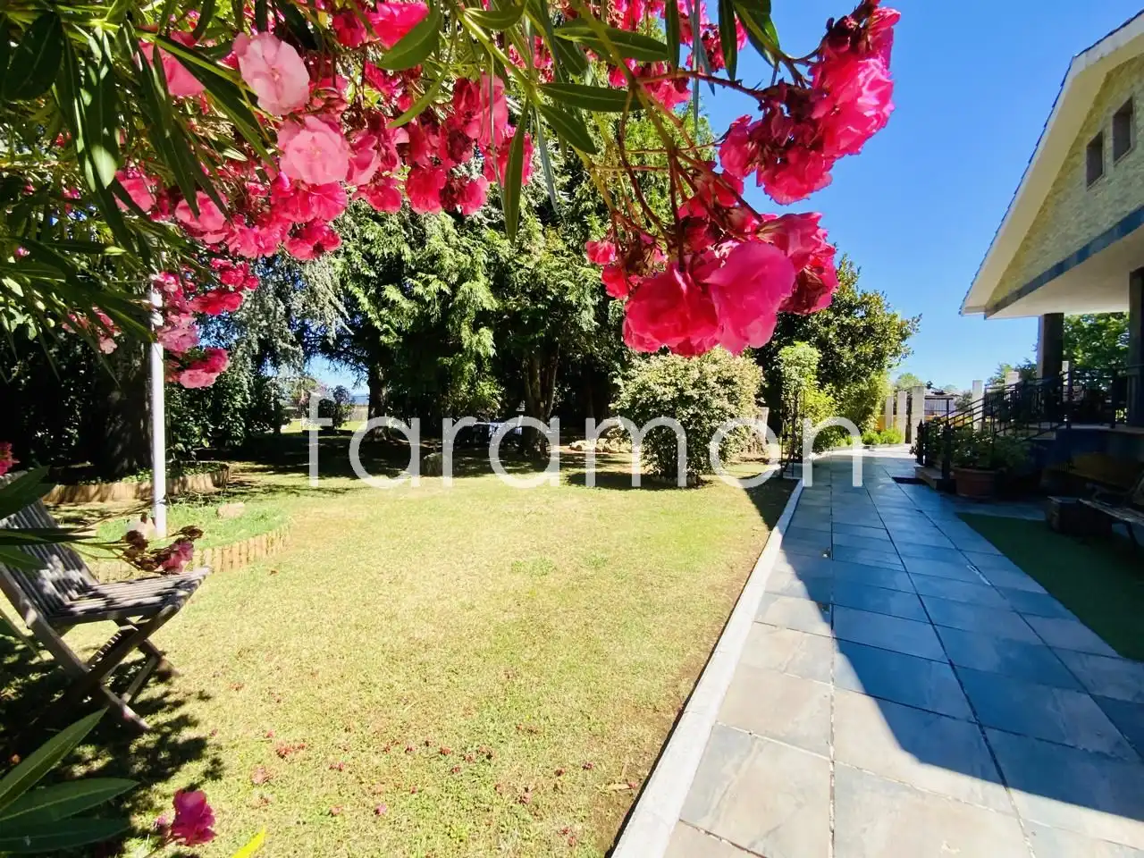 Jardín de Casa o chalet en venta en Carracedelo con Calefacción, Jardín privado y Terraza