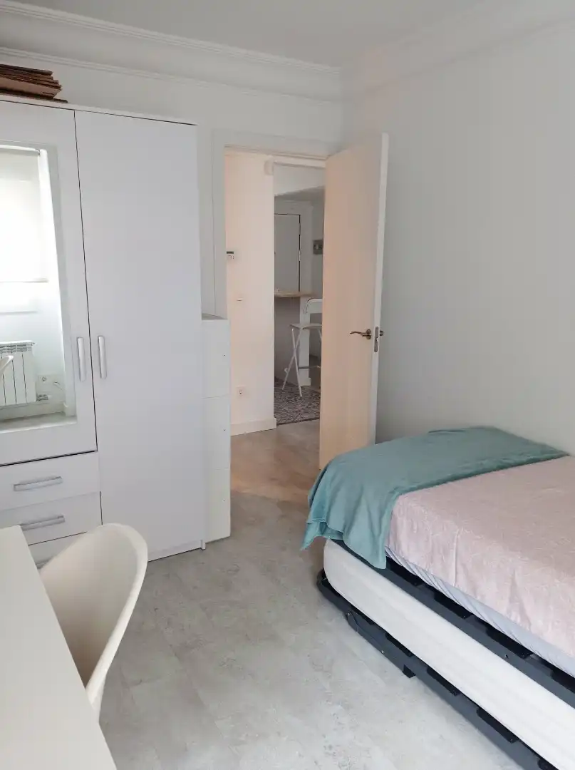 Dormitori de Pis de lloguer en  Zaragoza Capital amb Calefacció, Parquet i Moblat