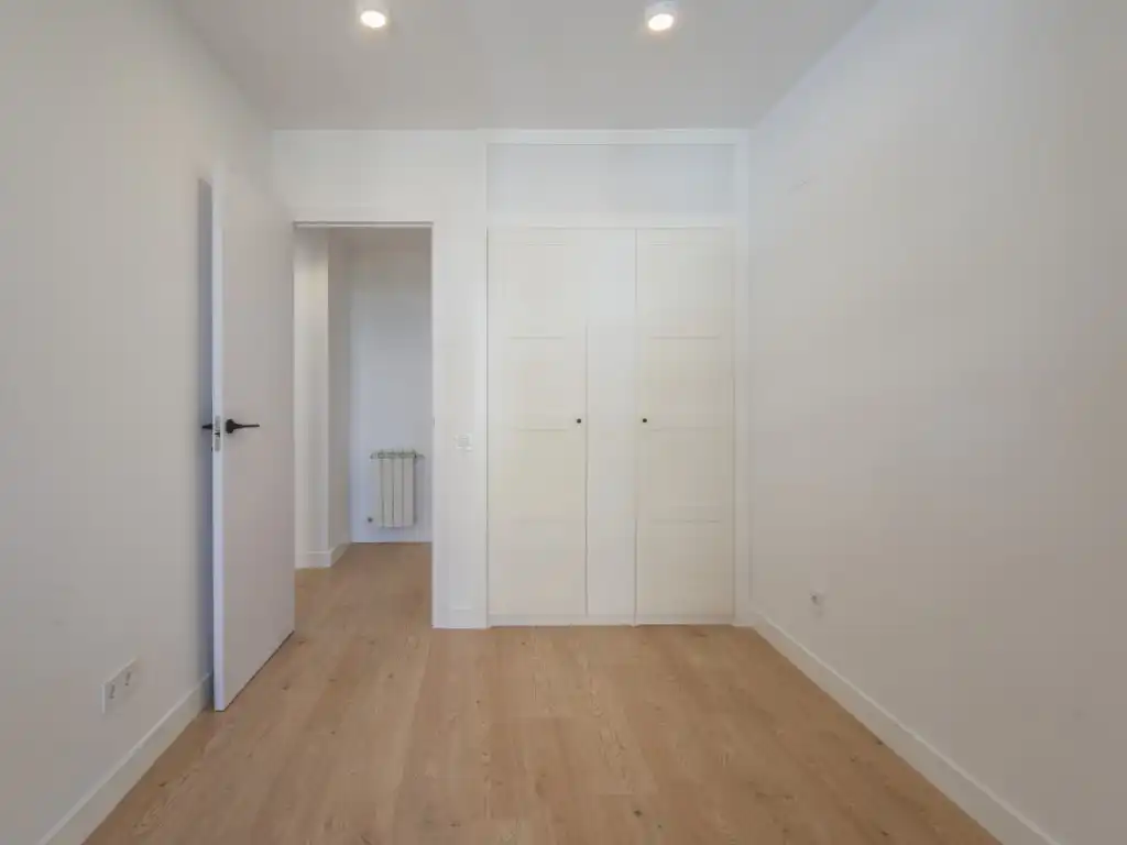 Schlafzimmer von Wohnung zur Miete in Madrid mit Klimaanlage