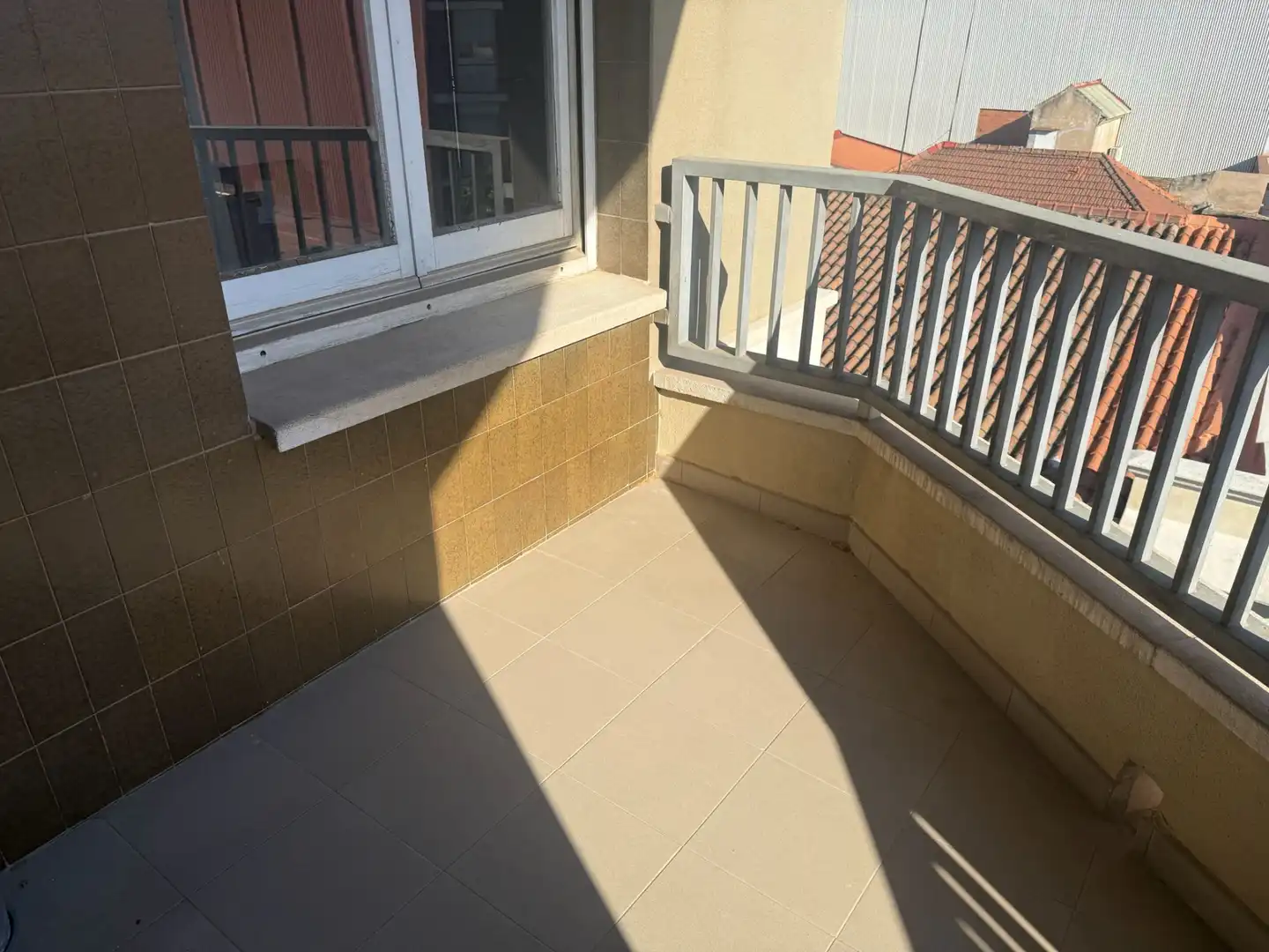 Terraza de Piso en venta en L'Hospitalet de Llobregat con Calefacción, Terraza y Alarma