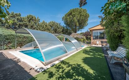 Piscina de Casa o xalet en venda en El Casar amb Aire condicionat, Terrassa i Piscina