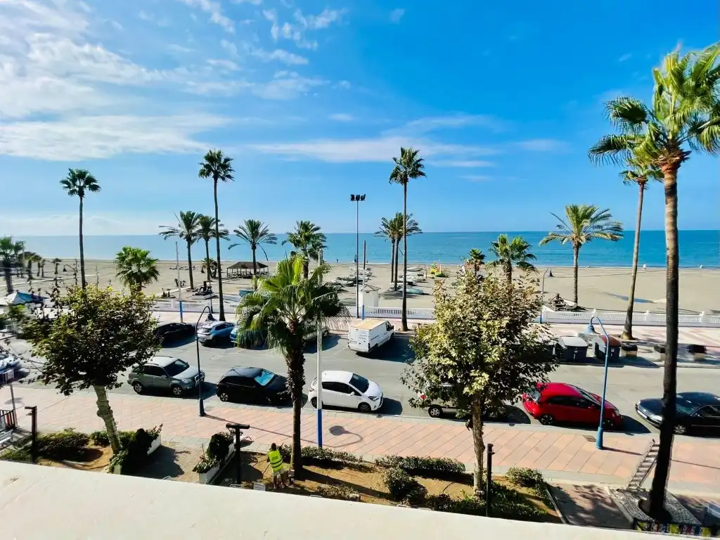 Außenansicht von Wohnung zum Verkauf in Torrox mit Klimaanlage, Terrasse und Möbliert