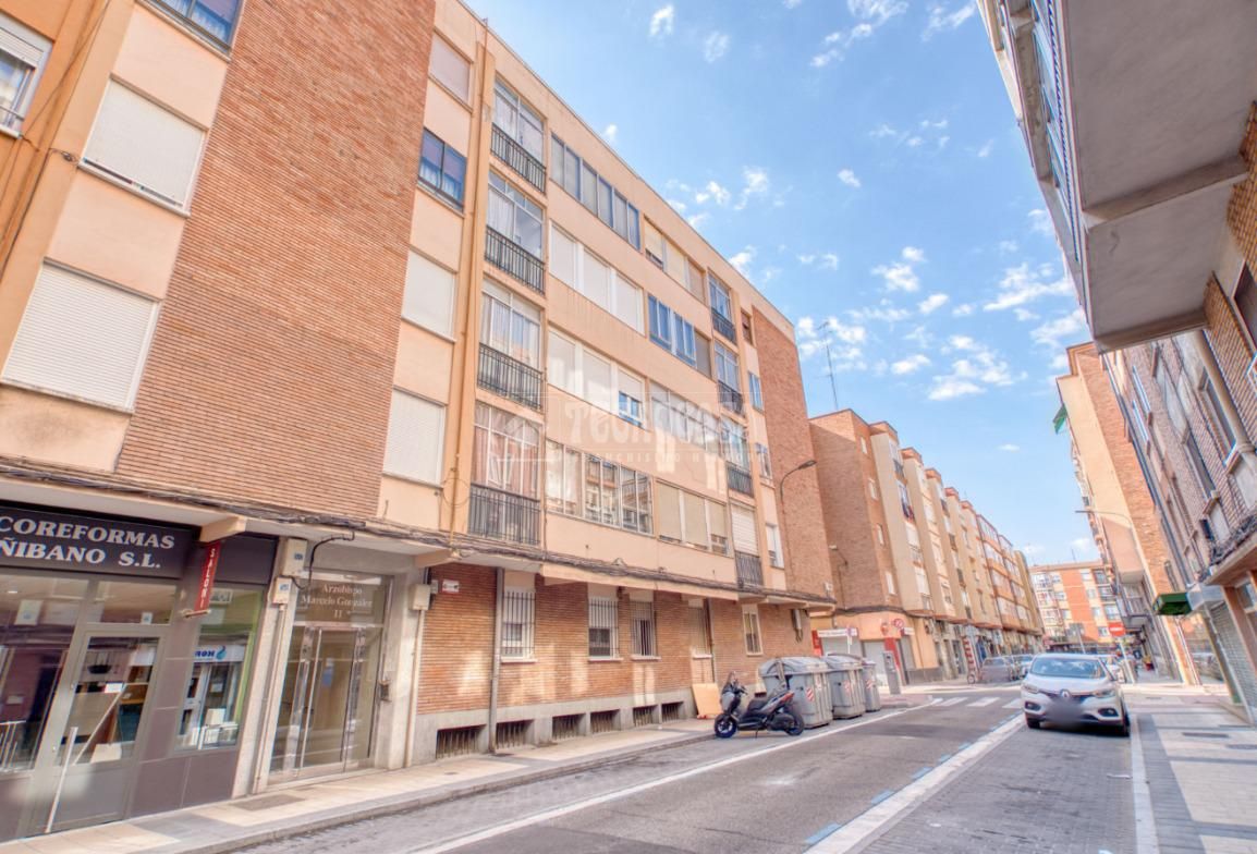Exterior view of Flat for sale in Valladolid Capital  with Heating and Furnished