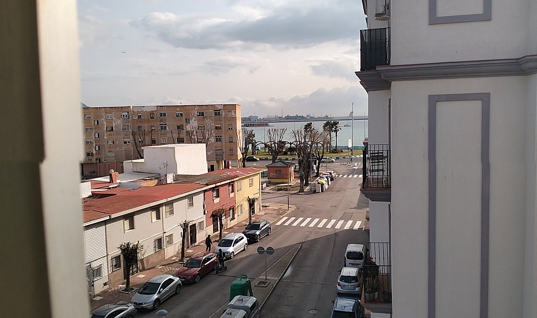 Exterior view of Flat for sale in La Línea de la Concepción  with Terrace and Furnished