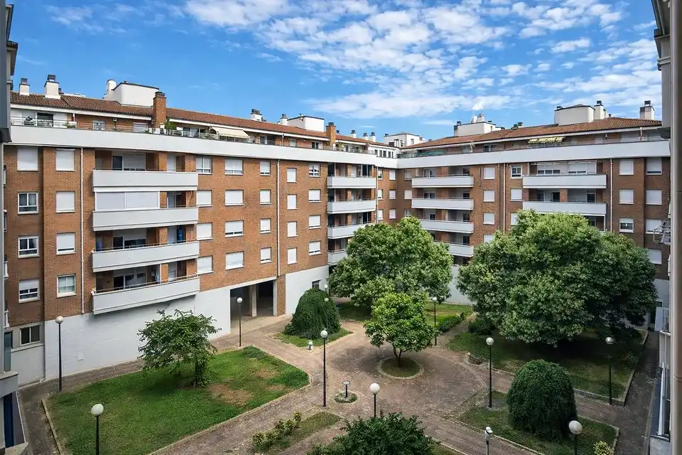 Vista exterior de Pis en venda en Barañáin / Barañain amb Calefacció i Terrassa
