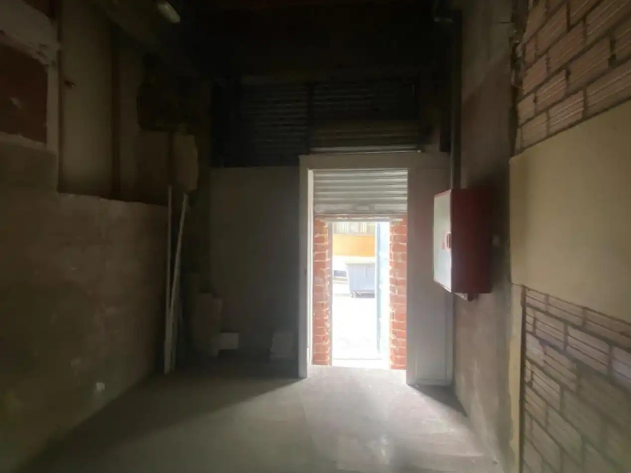 Business premises for sale in Carrer de l'Alcalde Armengou, imagen 2