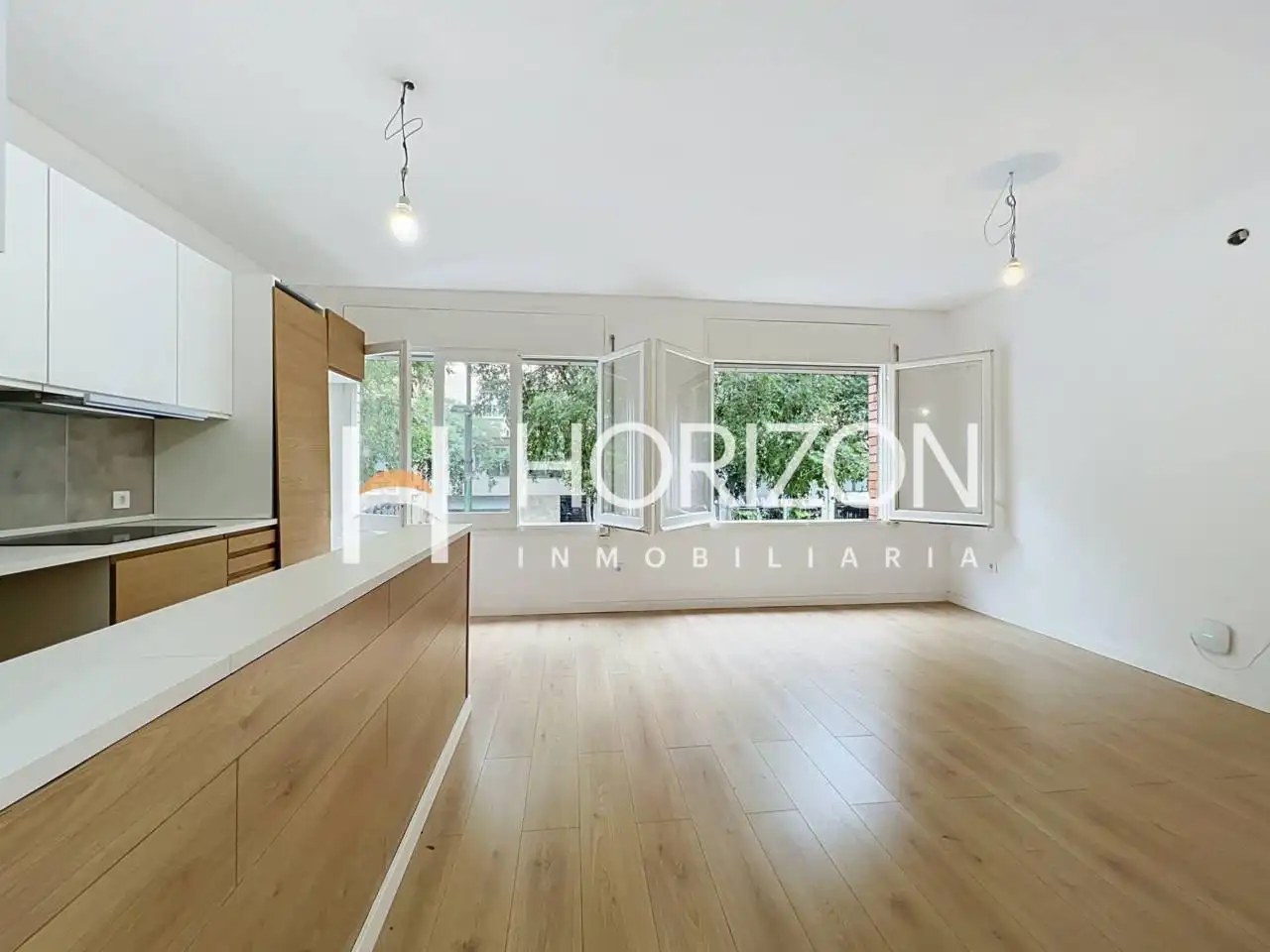 Jardín de Piso en venta en Barcelona con Parquet, Trastero y Amueblado