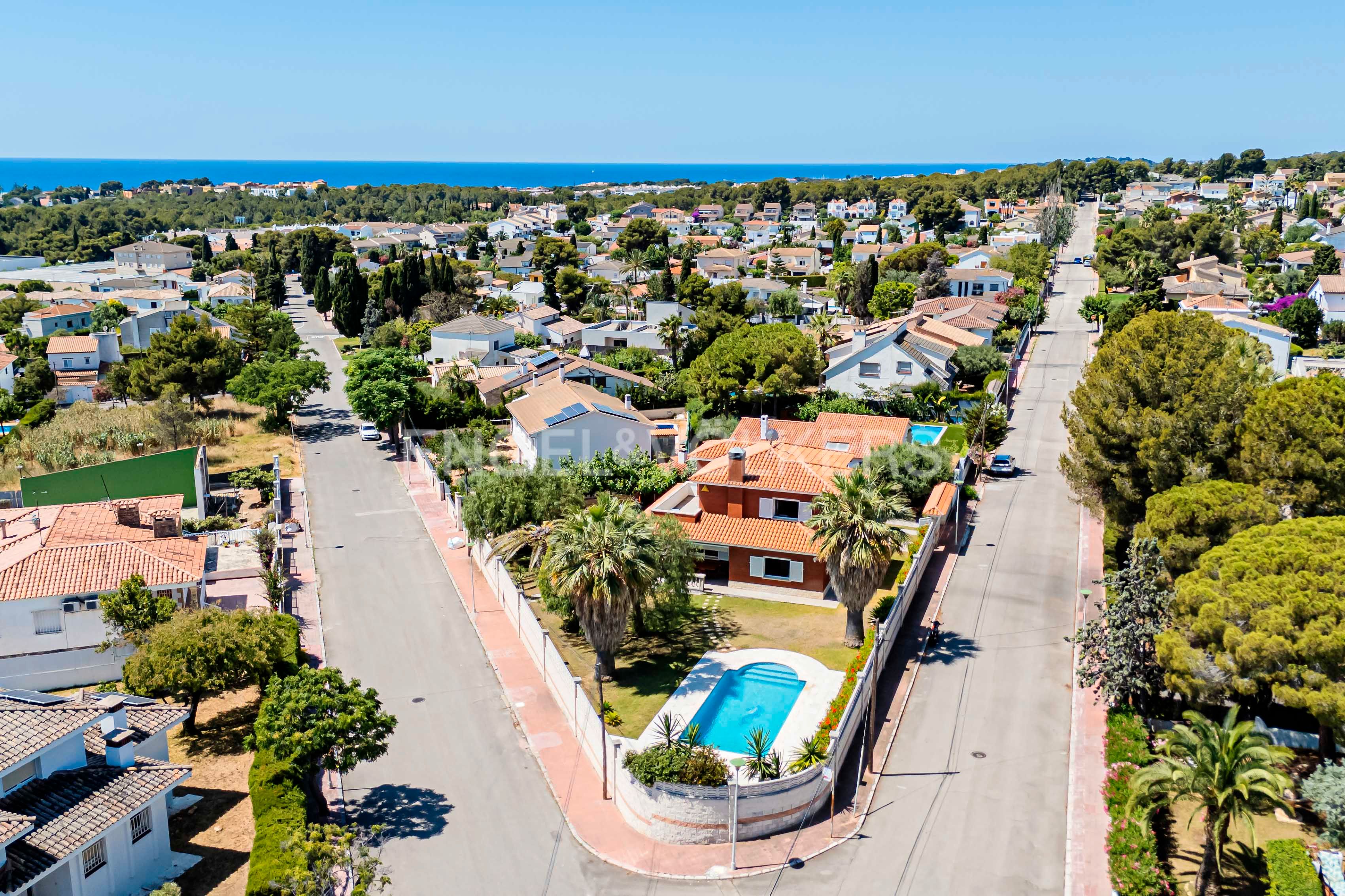 Vista exterior de Casa o chalet en venta en El Vendrell con Calefacción, Jardín privado y Terraza