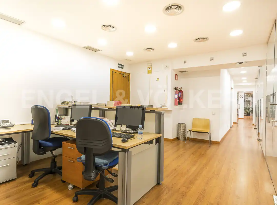 Office for sale in Barcelona  with Air Conditioner and Furnished