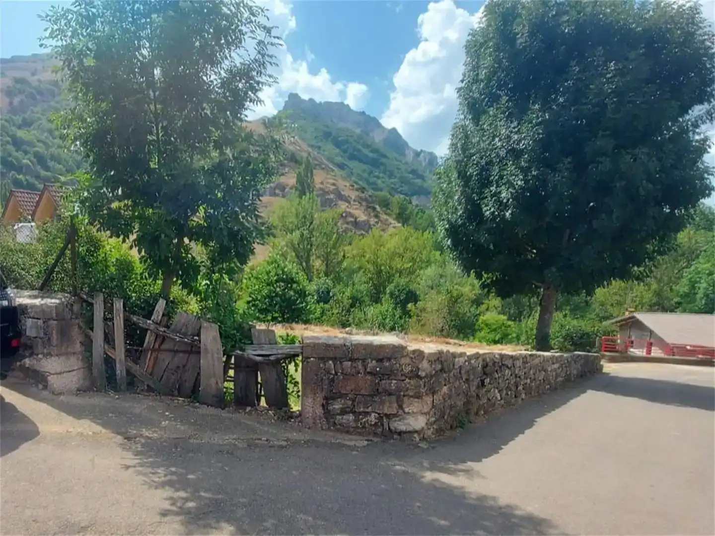 Vista exterior de Terreno en venta en Crémenes