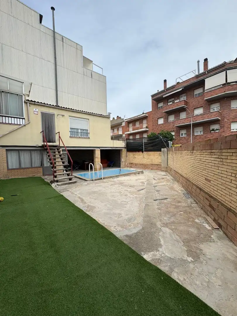 Swimming pool of Residential for sale in Santa Margarida de Montbui