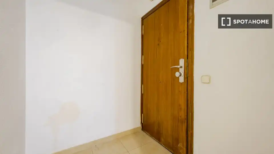 Flat for rent in Madrid  with Air Conditioner, Heating and Furnished