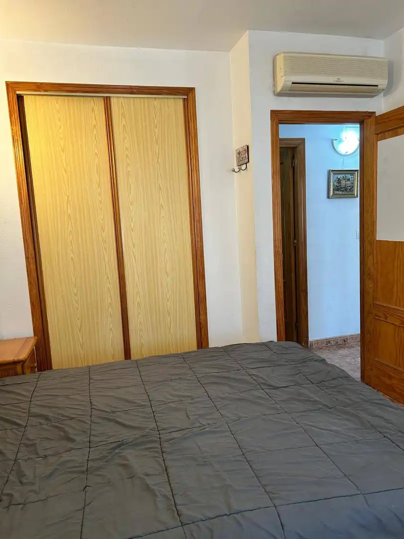 Schlafzimmer von Wohnung zum Verkauf in Torrevieja mit Klimaanlage, Heizung und Privatgarten