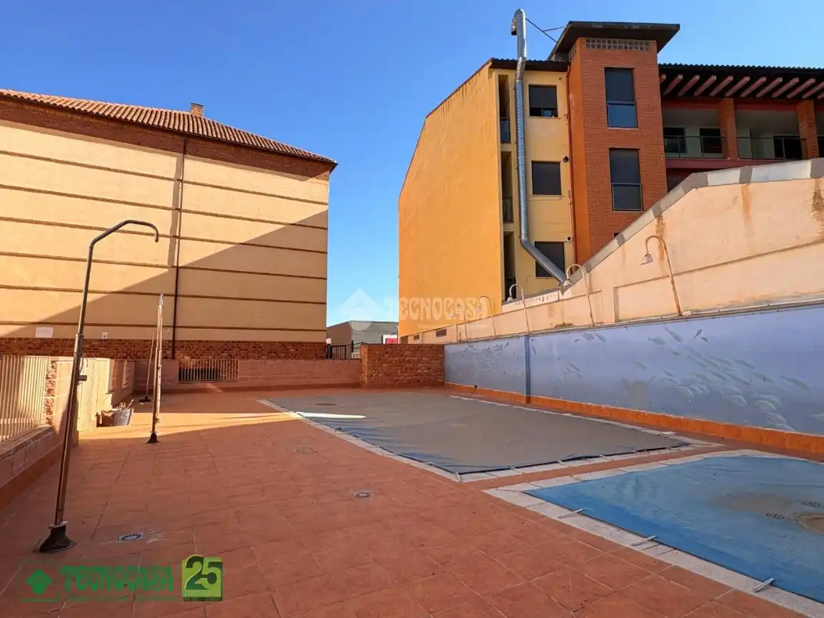 Vista exterior de Piso en venta en Ocaña con Aire acondicionado, Calefacción y Piscina comunitaria