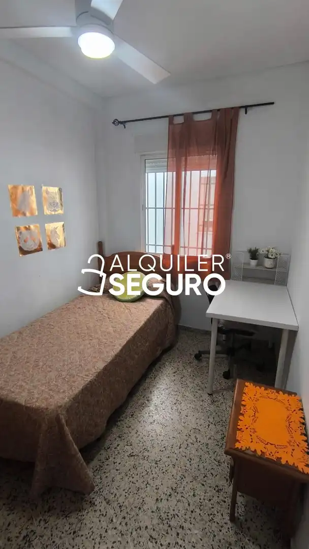 Bedroom of Flat for rent in Málaga  with Air Conditioner and Furnished