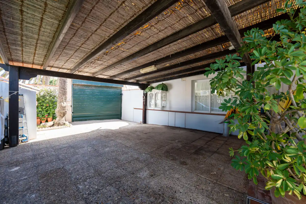 Vista exterior de Casa o xalet en venda en Marbella amb Aire condicionat, Jardí privat i Piscina