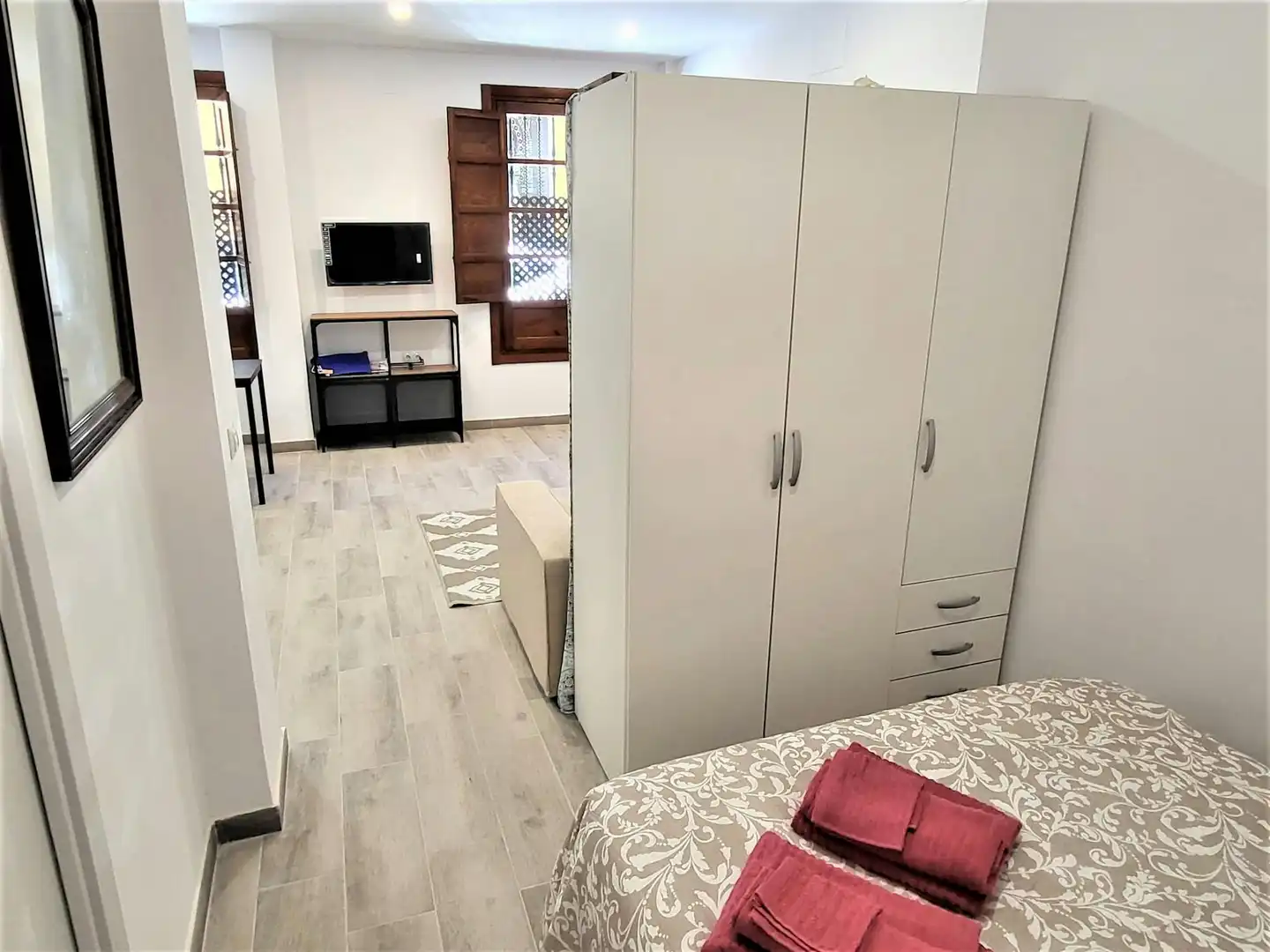 Schlafzimmer von Wohnung zur Miete in Sevilla mit Klimaanlage, Heizung und Privatgarten