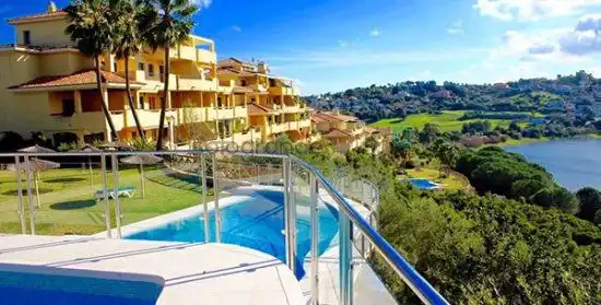 Vista exterior de Apartament de lloguer en Sotogrande amb Aire condicionat, Calefacció i Terrassa
