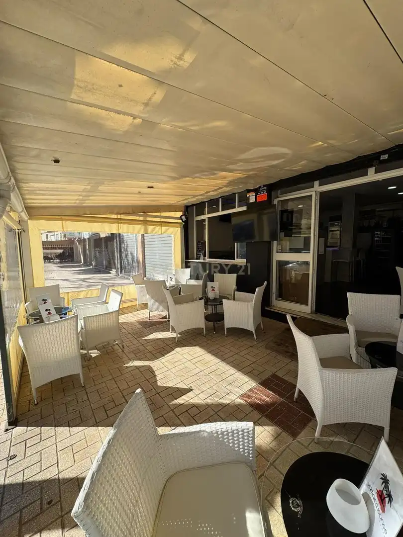 Terraza de Local en traspaso en Torremolinos con Aire acondicionado