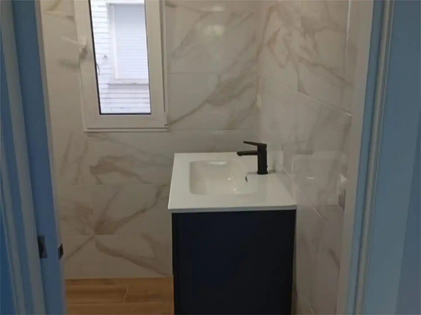Bany de Pis en venda en Lucena amb Aire condicionat i Balcó