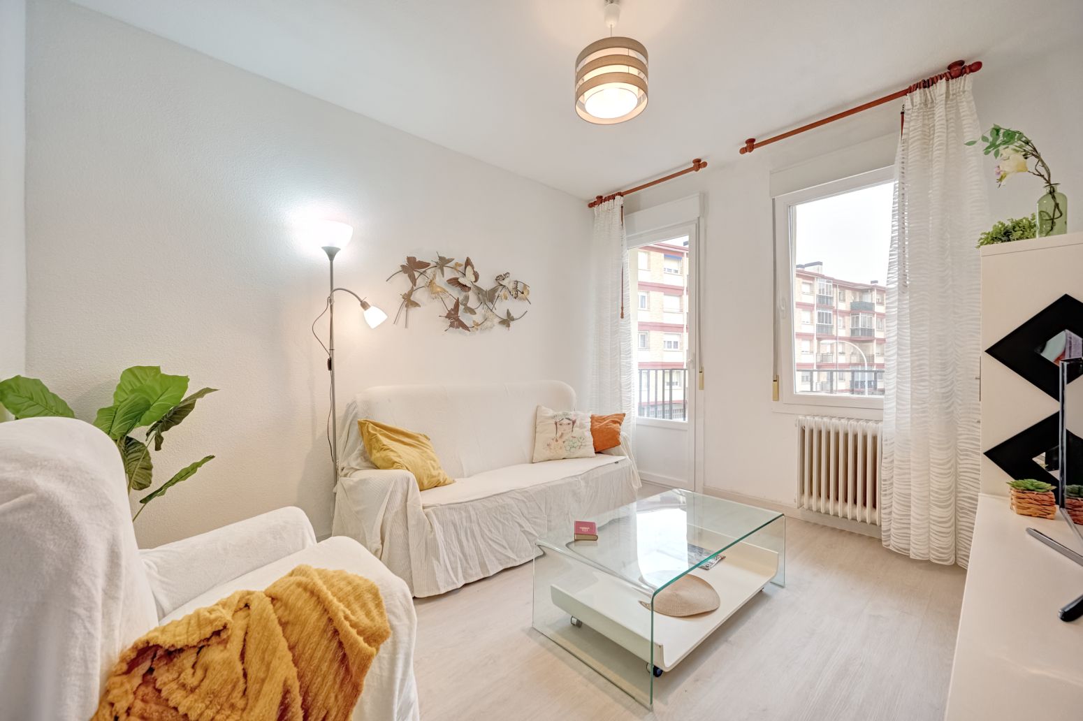 Living room of Flat for sale in  Pamplona / Iruña  with Heating, Parquet flooring and Balcony