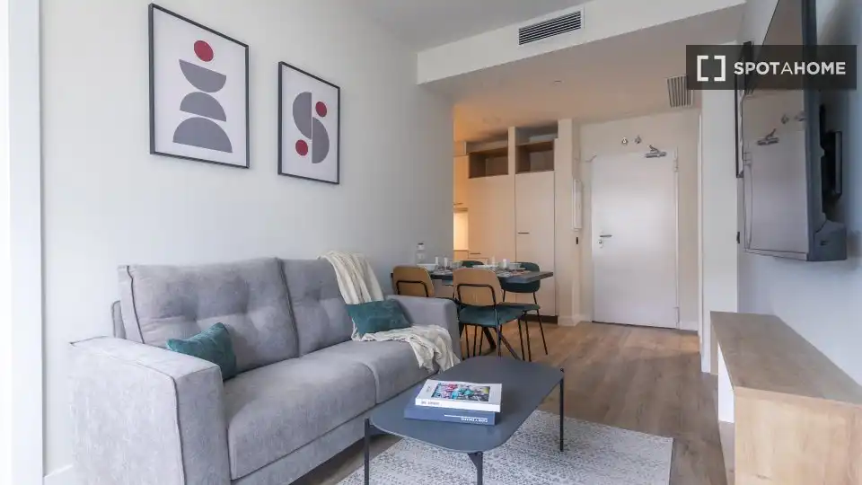 Living room of Flat for rent in Tres Cantos  with Air Conditioner, Heating and Furnished