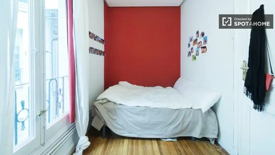 Bedroom of Flat for rent in Madrid  with Air Conditioner, Heating and Furnished