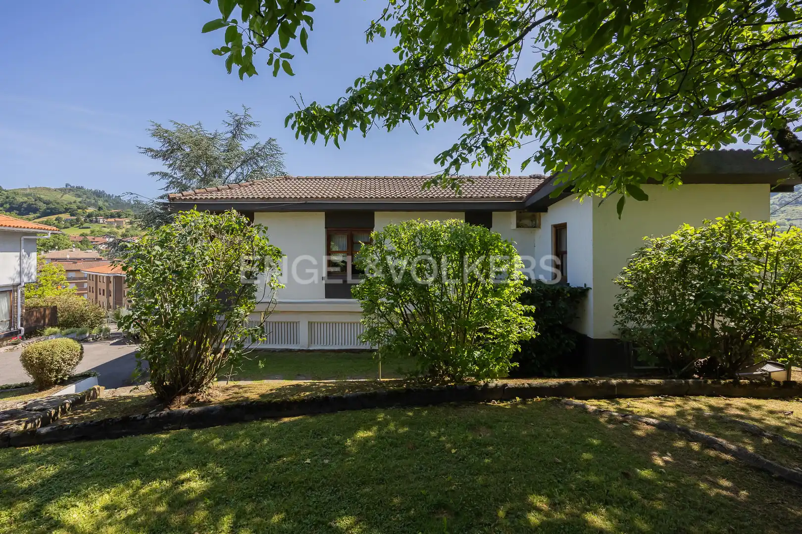 Vista exterior de Casa o xalet en venda en Zaldibar amb Calefacció, Jardí privat i Terrassa