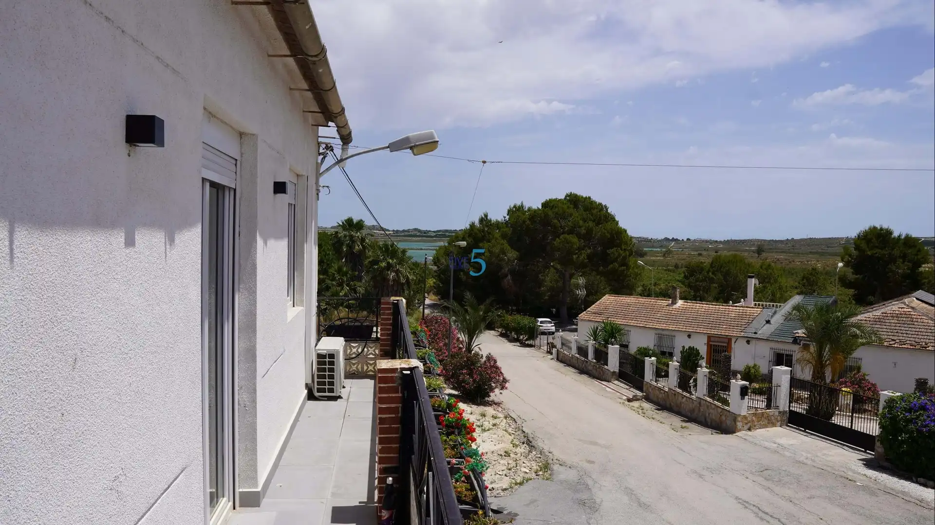Vista exterior de Casa o xalet en venda en Orihuela amb Aire condicionat, Calefacció i Terrassa