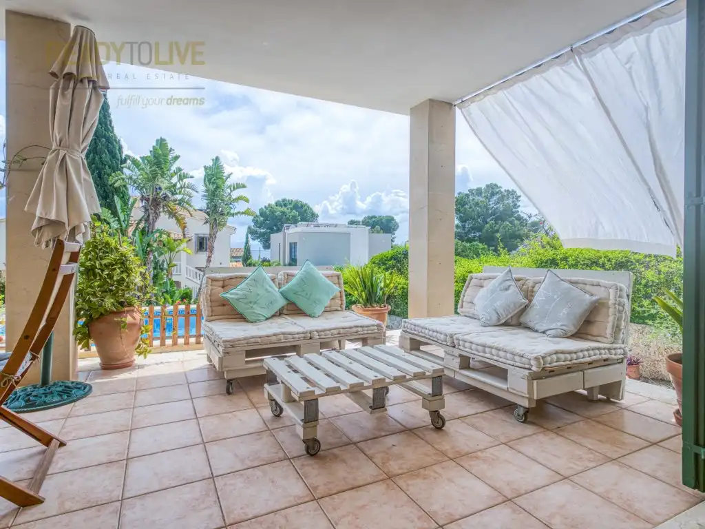 Terrasse von Einfamilien-Reihenhaus zum Verkauf in Alcúdia mit Klimaanlage, Privatgarten und Terrasse