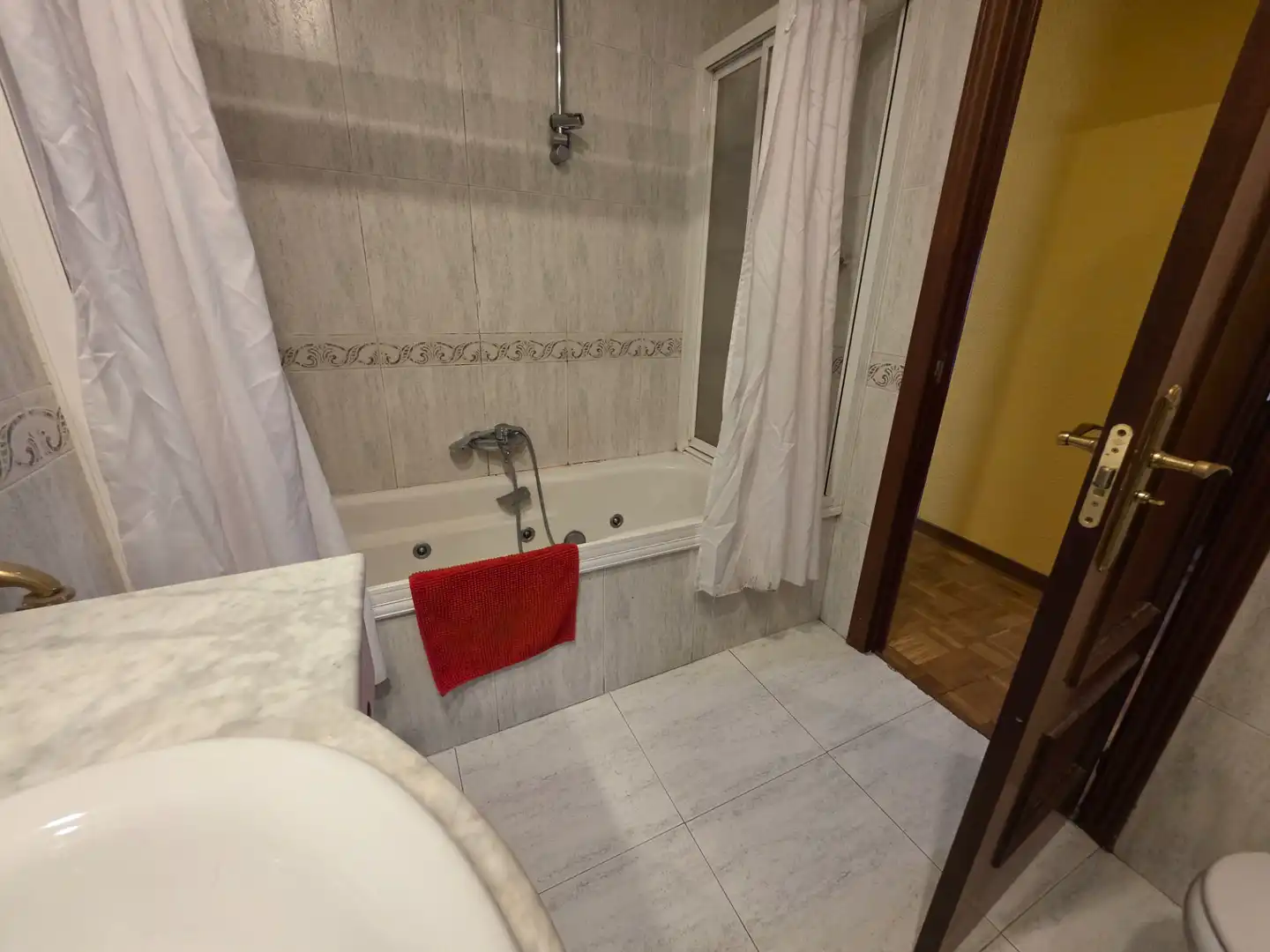 Badezimmer von Wohnung zum Verkauf in Madrid mit Klimaanlage, Heizung und Parkett