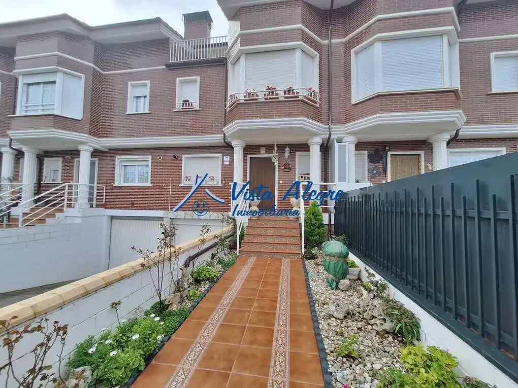 Vista exterior de Casa adosada en venta en Casalarreina con Calefacción, Jardín privado y Parquet