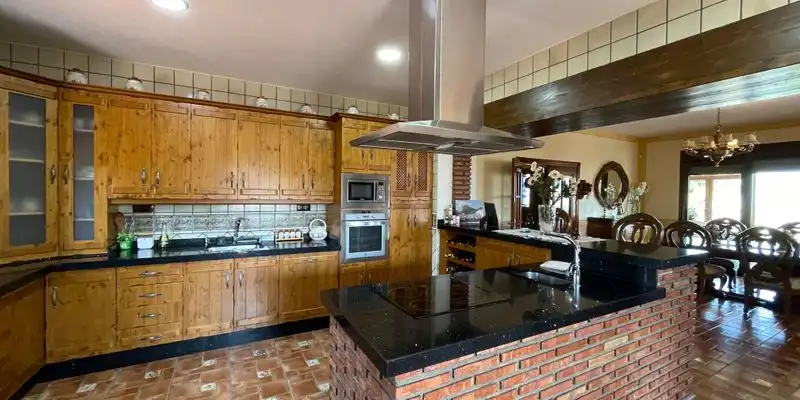 Cuina de Casa o xalet en venda en Loja amb Aire condicionat, Jardí privat i Terrassa