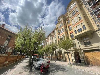 Vista exterior de Pis en venda en Burgos Capital amb Terrassa