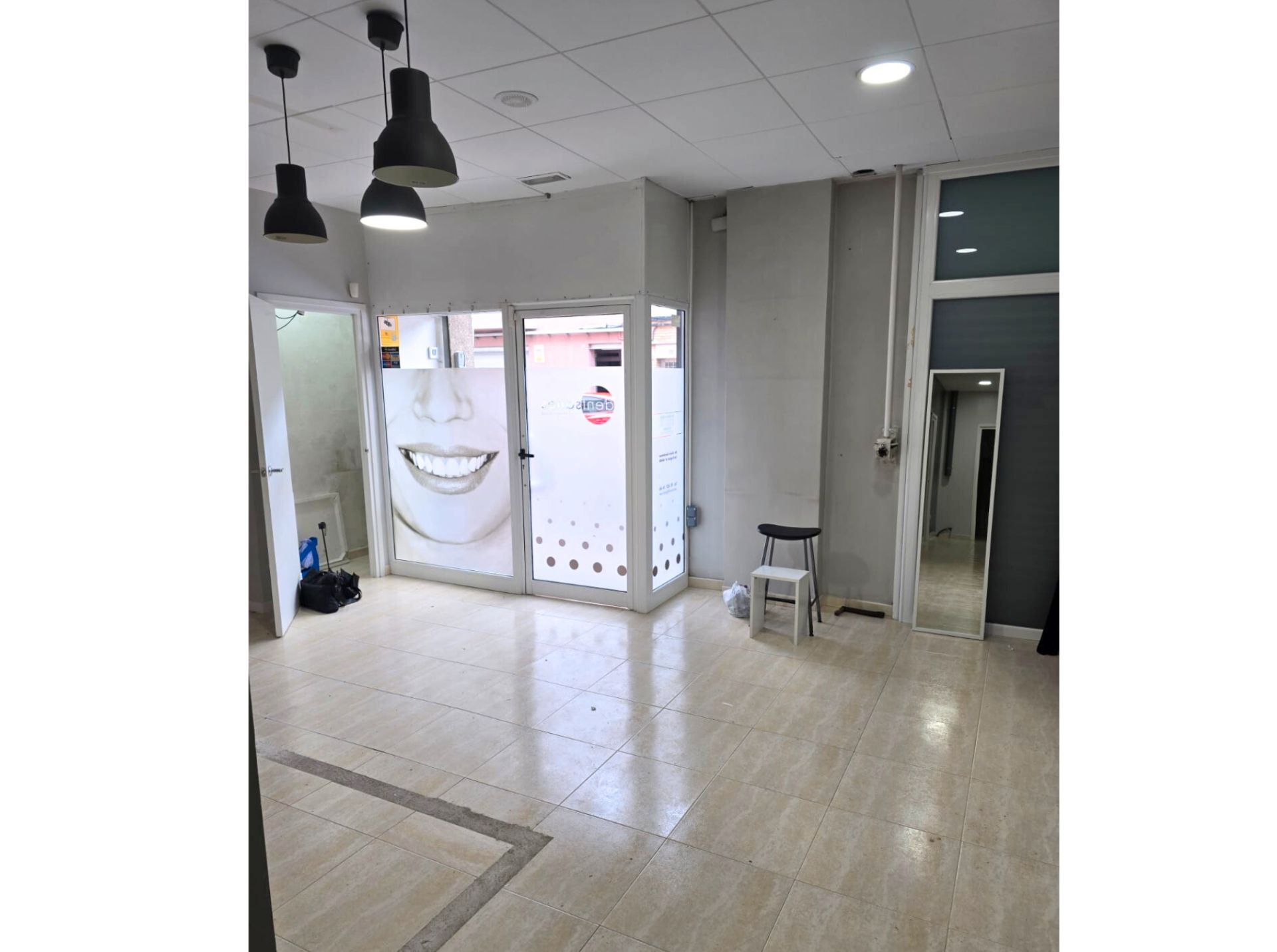 Local de lloguer a Carrer del Montseny