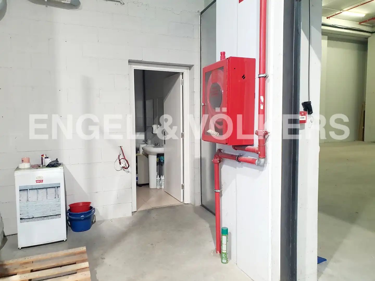 Nau industrial en venda en Cornellà de Llobregat