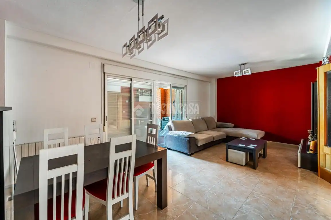 Sala de estar de Casa adosada en venta en Rivas-Vaciamadrid con Aire acondicionado, Calefacción y Jardín privado