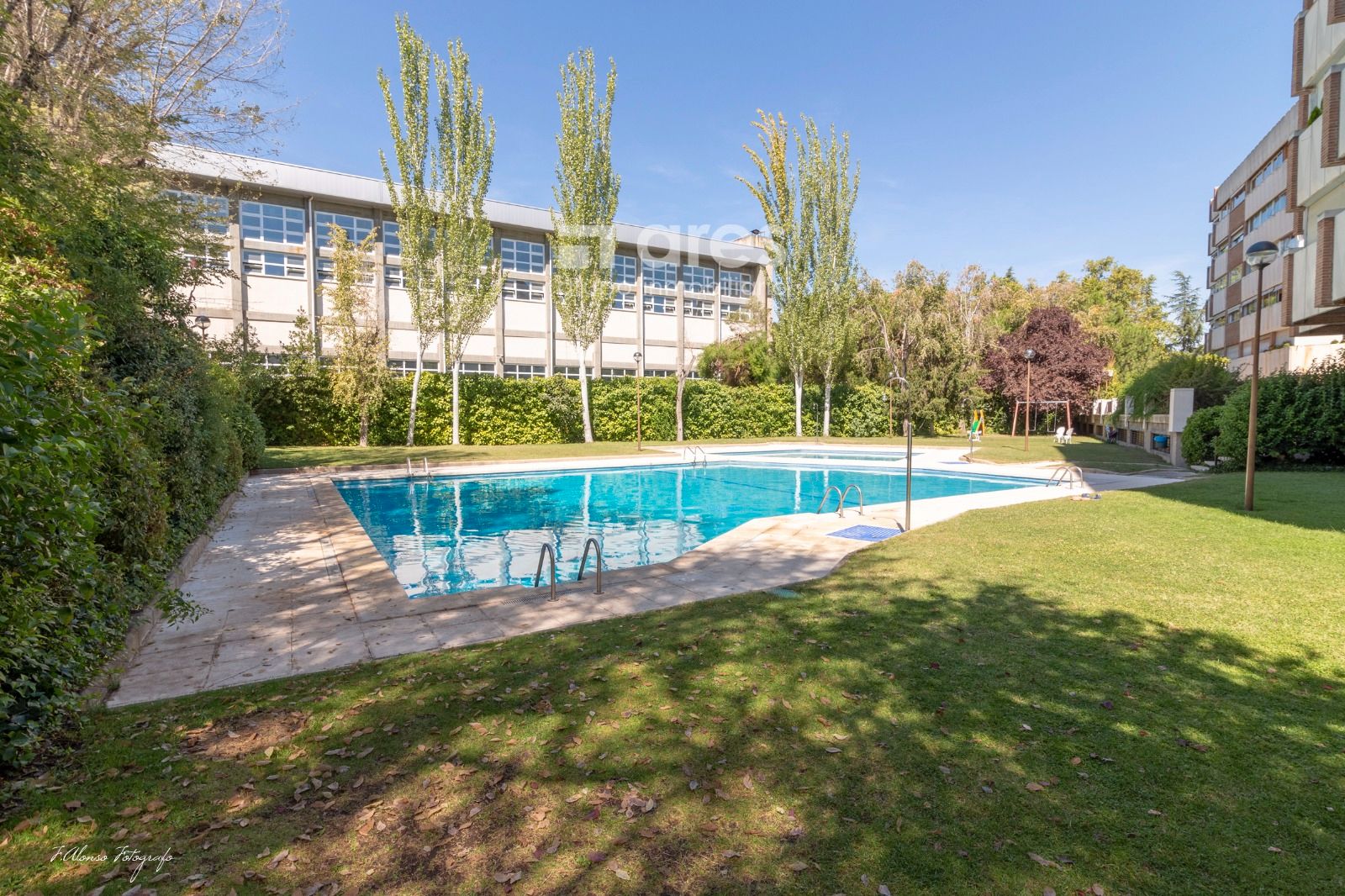 Swimming pool of Flat for sale in  Madrid Capital  with Air Conditioner, Heating and Terrace