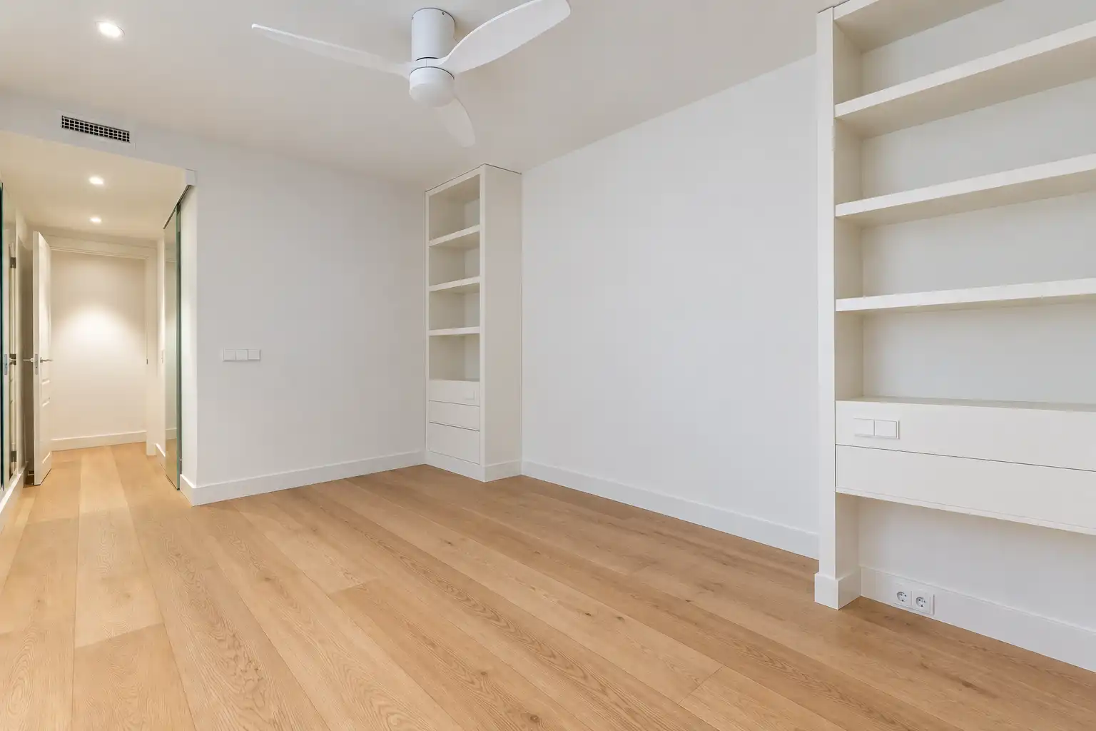 Schlafzimmer von Wohnung zur Miete in Madrid mit Klimaanlage