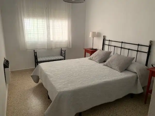 Dormitori de Apartament de lloguer en Cádiz amb Calefacció, Terrassa i Moblat