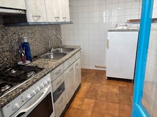 Cuina de Pis en venda en Girona Capital amb Calefacció, Forn i Balcó