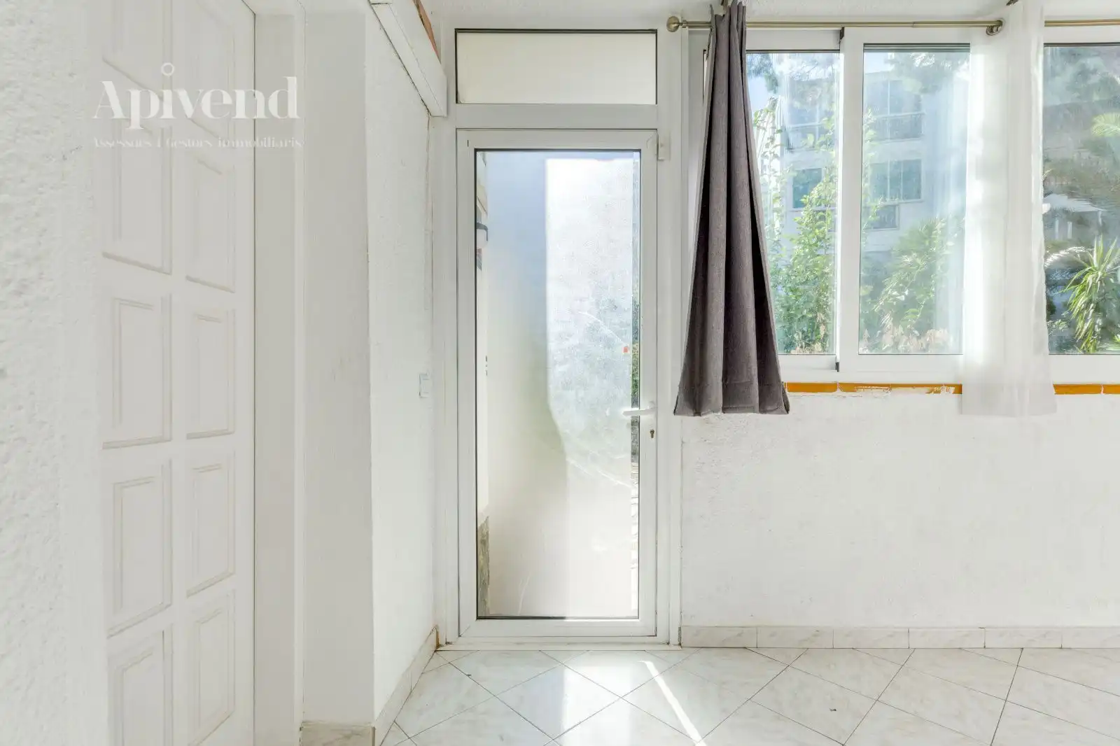 Flat with pool for sale in Josep Carner, imagen 3