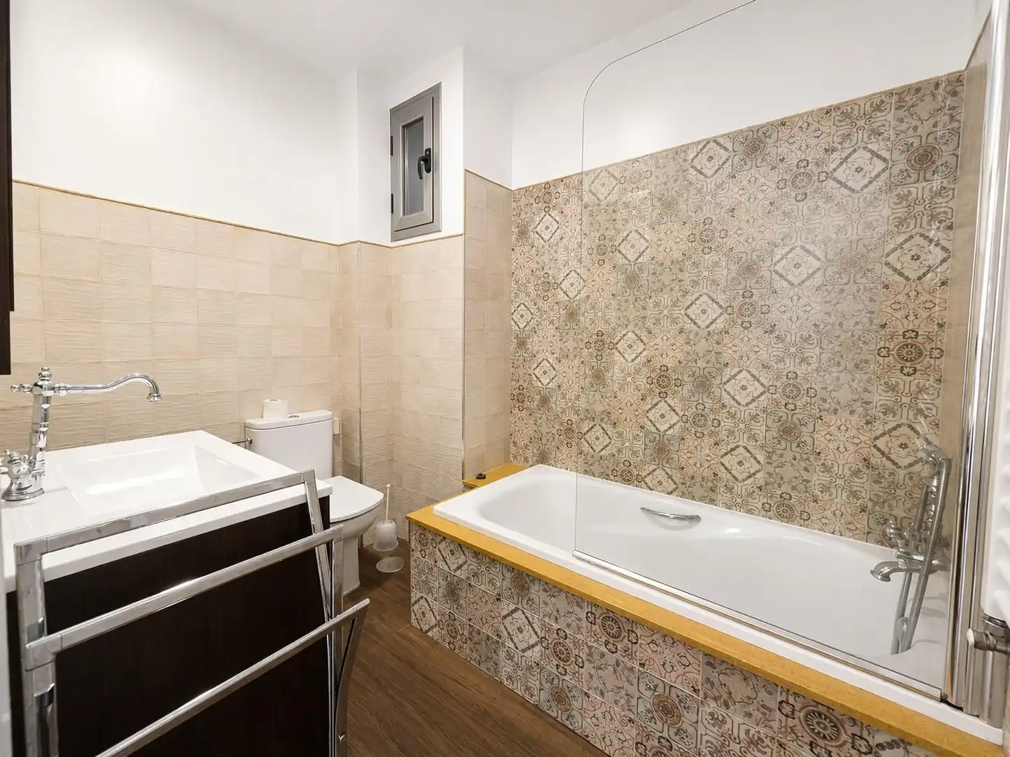 Baño de Piso en venta en Plasencia con Aire acondicionado y Calefacción