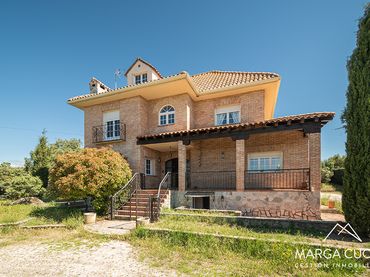 Xalet amb balcó en venda a Calle Dalias