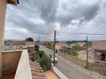 Casa amb balcó en venda a Santa Oliva
