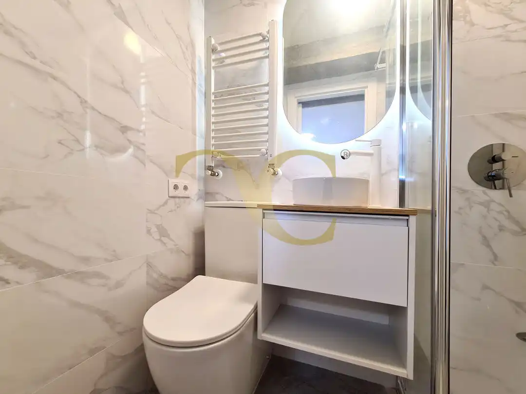 Baño de Piso en venta en Oviedo  con Calefacción y Amueblado