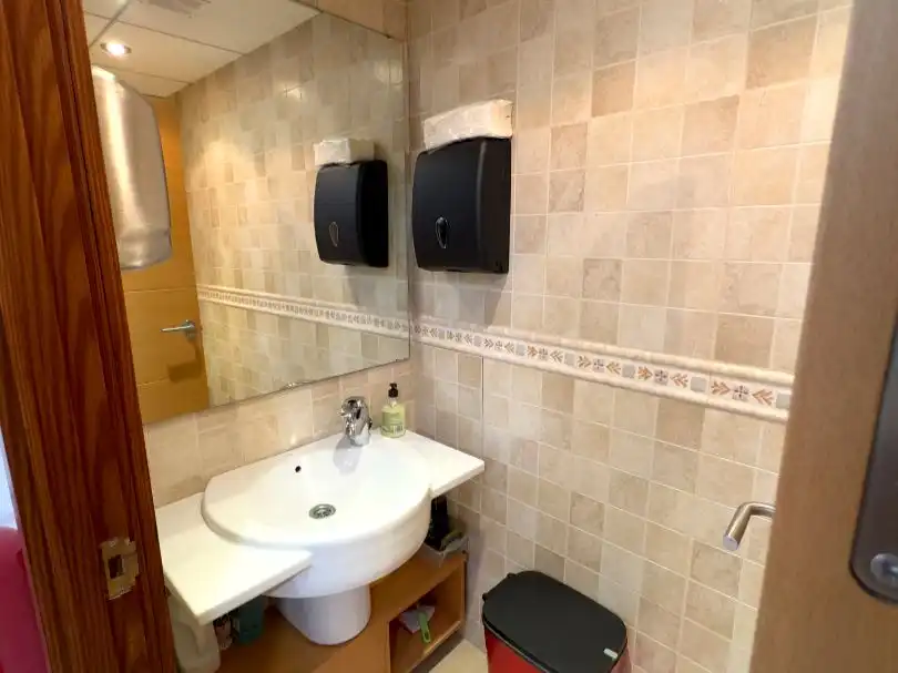 Bathroom of Office for rent in Murcia  with Air Conditioner